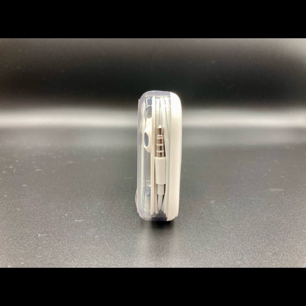 Apple EarPods with 3.5mm Headphone Jack NWOT - Picture 5 of 5